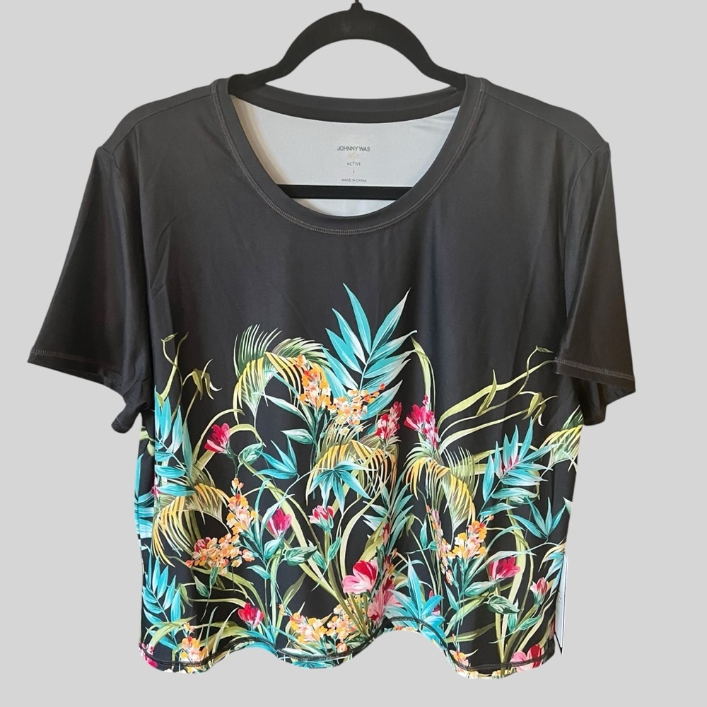 Johnny Was New With Tag Bee Active Short Sleeve Step Hem Tee.